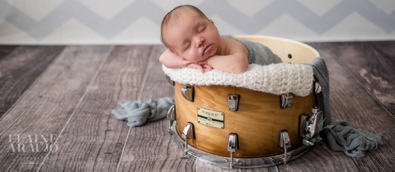 bebê na bateria - bebê dentro da caixa da bateria - Por que estuar bateria e percussão?